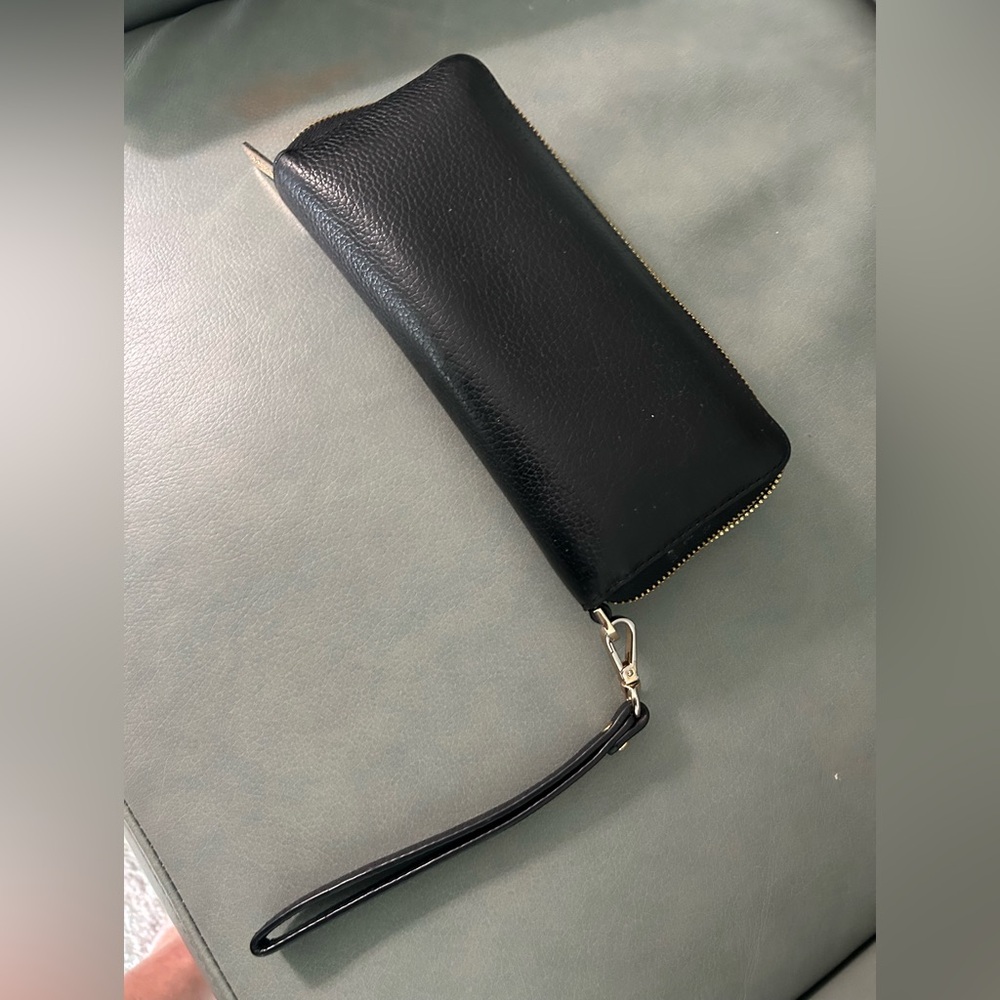 Michael Kors Black Wallet with Gold Zipper - Picture 6 of 7